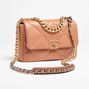 Chanel medium 19 caramel